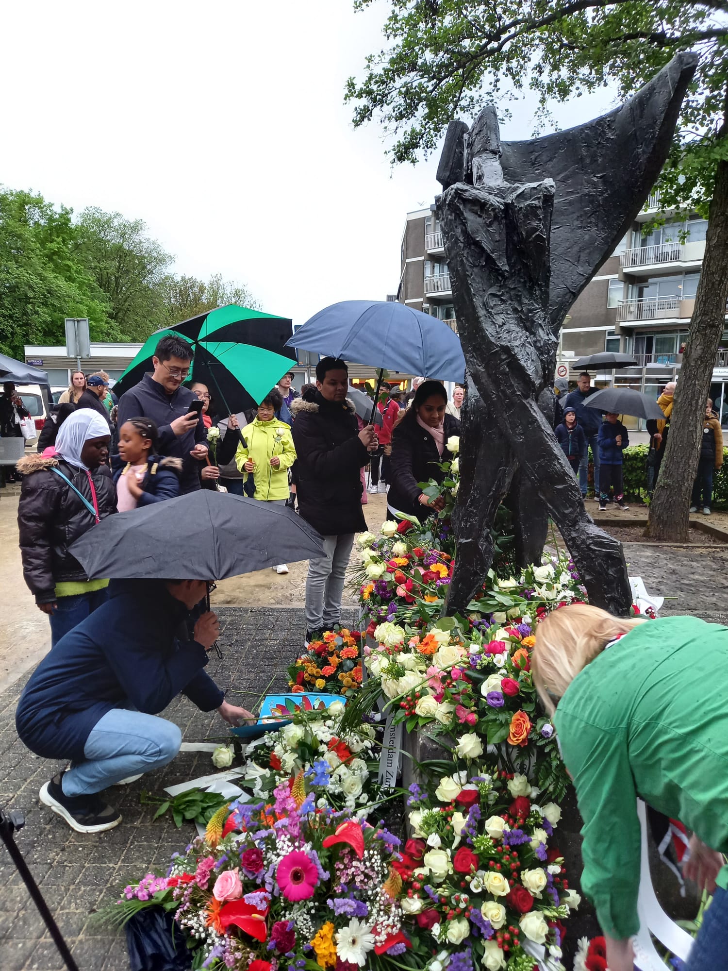 Bloemen bij Het monument bij De Drenth